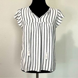 Old navy women’s ruffle sleeve tie front boho top